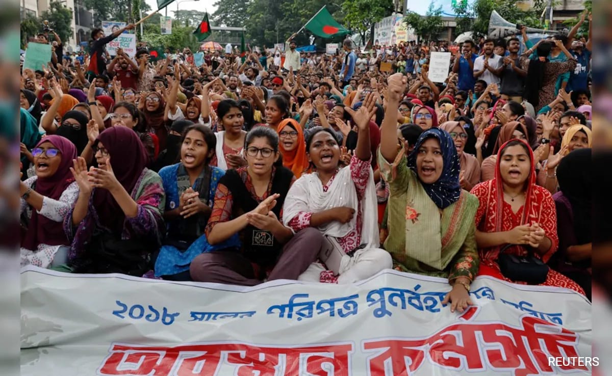 100 Injured As Bangladesh Students Clash In Job Quota Protests