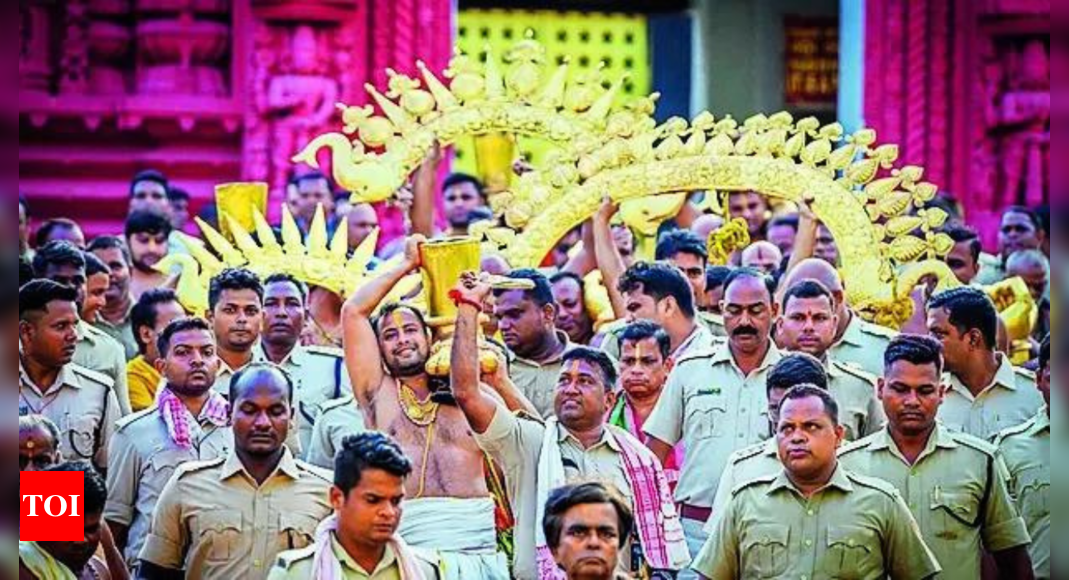 Snake scare at Puri Ratna Bhandar | India News