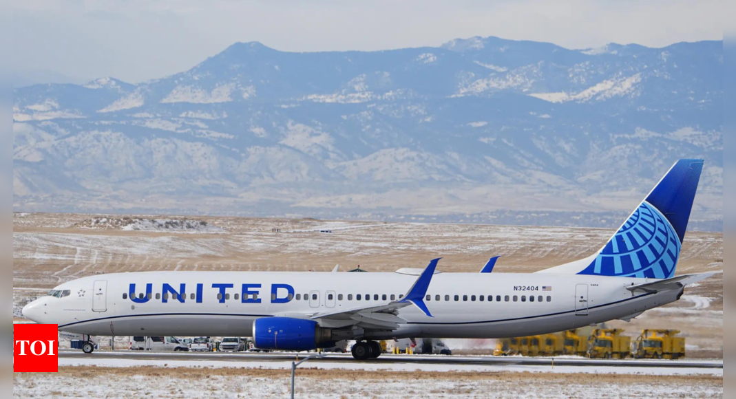 ‘Biohazard’ on United Airlines flight: Crew vomiting, passengers ask for masks, flight diverted - Times of India