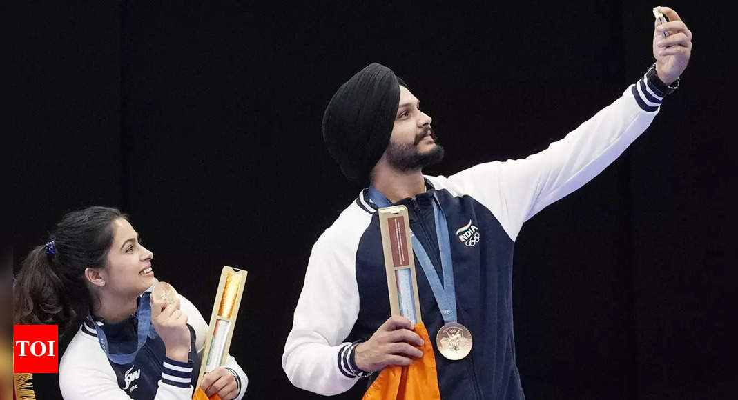 Paris Olympics 2024 Day 4 Live Updates: Second medal for India, Manu Bhaker and Sarabjot Singh win bronze in the 10m air pistol mixed team event  – The Times of India