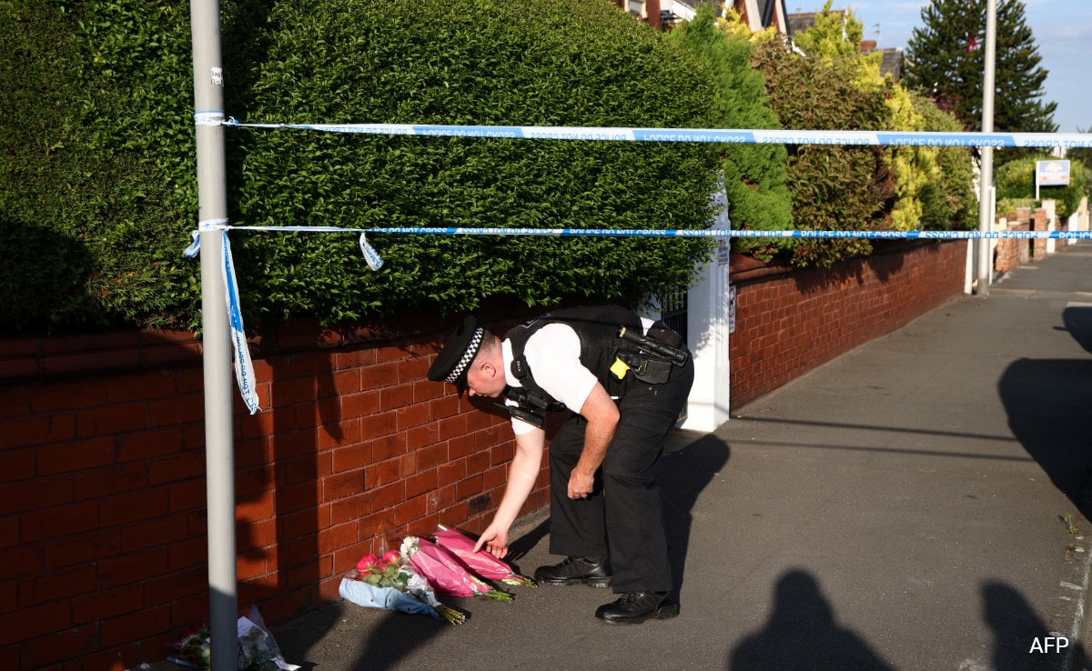 UK Cops Question Teen After Deadly Knife Attack Kills 3