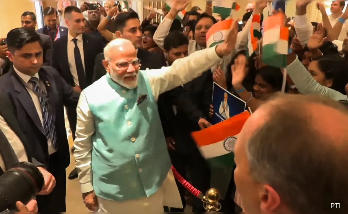 Watch: Indian Community's Big Welcome For PM Modi As He Lands In Moscow