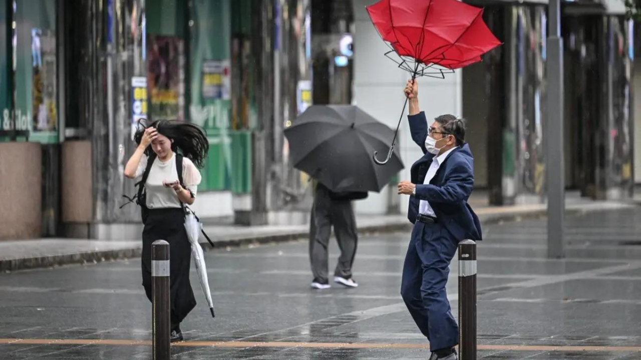 Typhoon Shanshan wreaks Havoc in Japan: Heavy downpours, landslides, and power outages