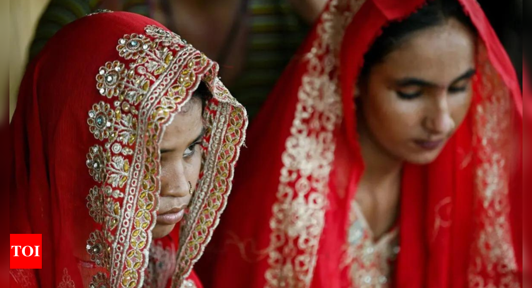 'Monsoon brides': Extreme weather fuels Pakistan child marriages - Times of India