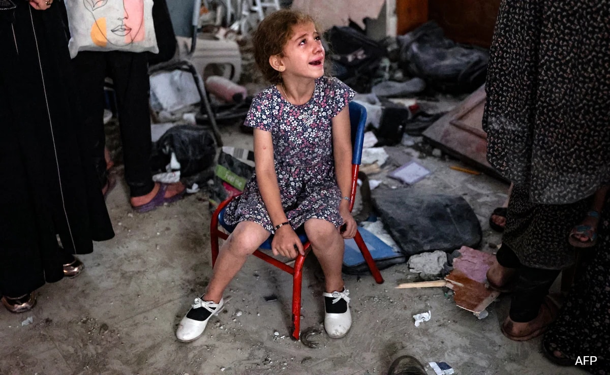 No Soap, No Water: Girls In War-Torn Gaza Forced To Cut Their Hair