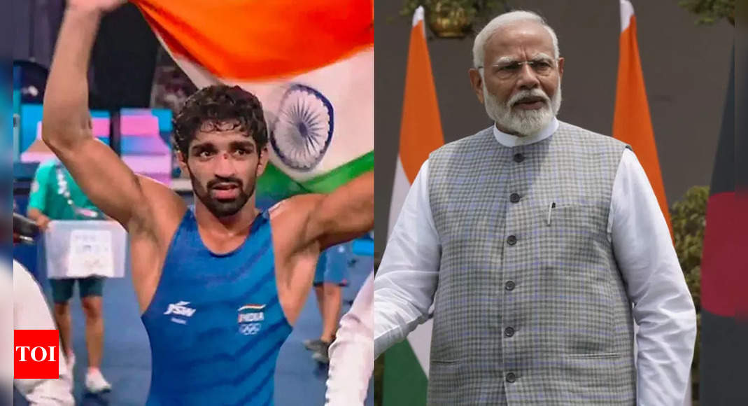 Paris Olympics 2024 Day 14 Live Updates: PM Modi congratulates wrestler Aman Sehrawat for winning bronze; India men, women fail to enter 4x400m relay finals  - The Times of India