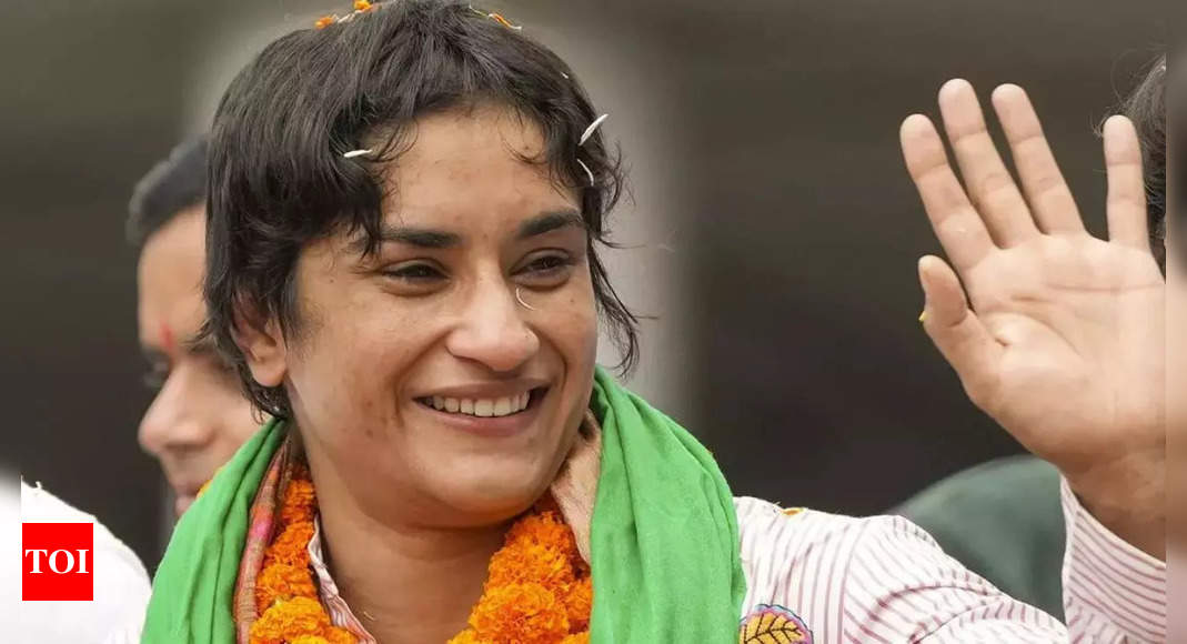 Rs 16 crore-plus cash prize? Vinesh Phogat's husband blasts 'fake news' on exaggerated monetary rewards | Paris Olympics 2024 News – Times of India