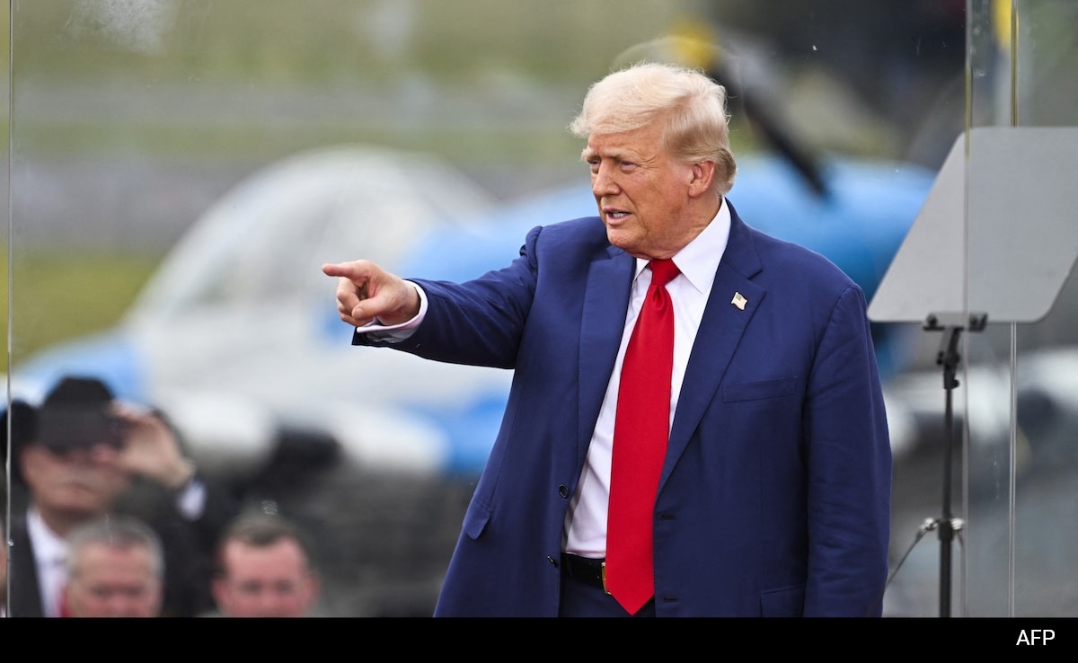 Trump Stands Behind Bulletproof Glass In 1st Outdoor Rally Since Shooting