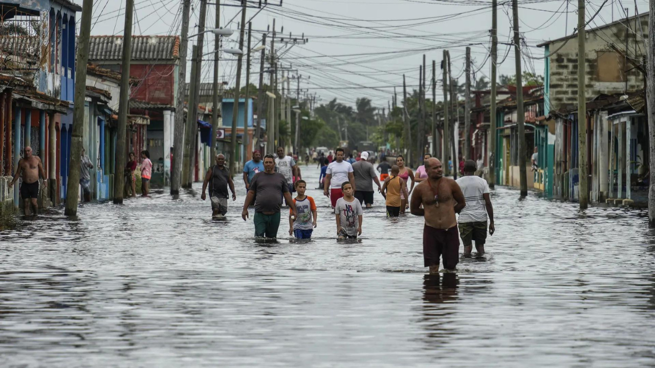 Hurricane Helene hits Florida: Residents displaced, streets flooded