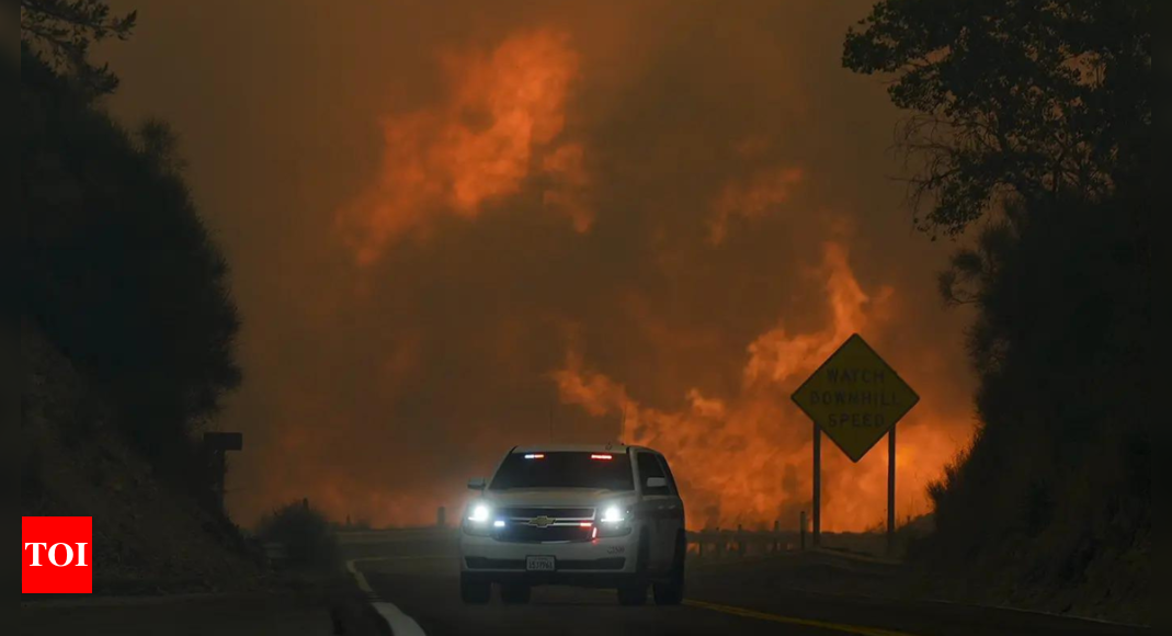 Raging wildfire forces evacuations in US' San Bernardino as temperatures cross triple digits – Times of India