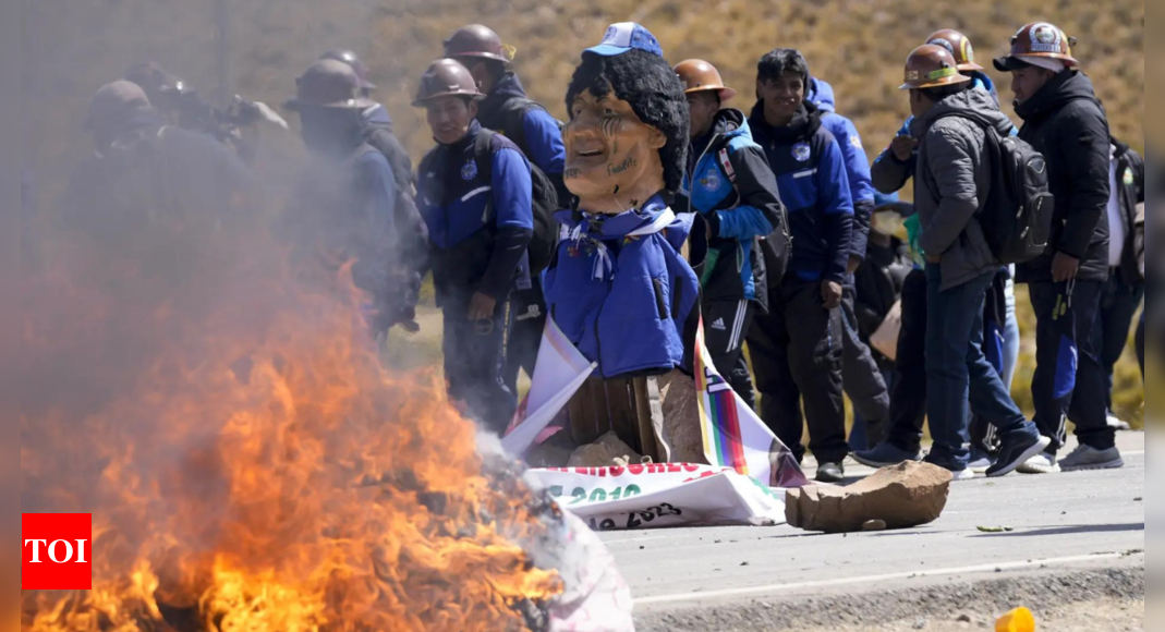 March for Bolivia's ex-President Morales turns violent, as political crisis escalates – Times of India