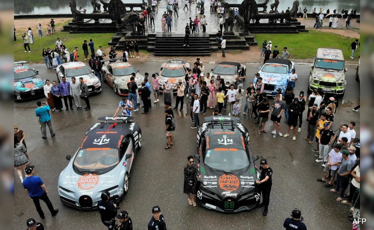 Pics: Supercars Line Up At The World's Largest Temple, Tourists Stunned