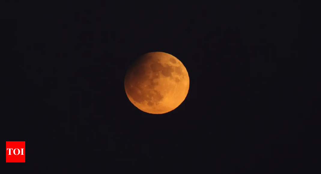 S​​upermoon eclipse captivates skies across multiple continents​​