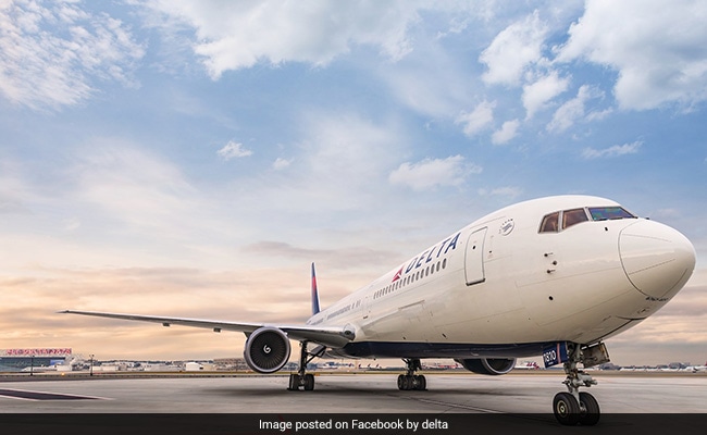 US Airline Apologizes After Cabin Pressure Problem Injures Passengers