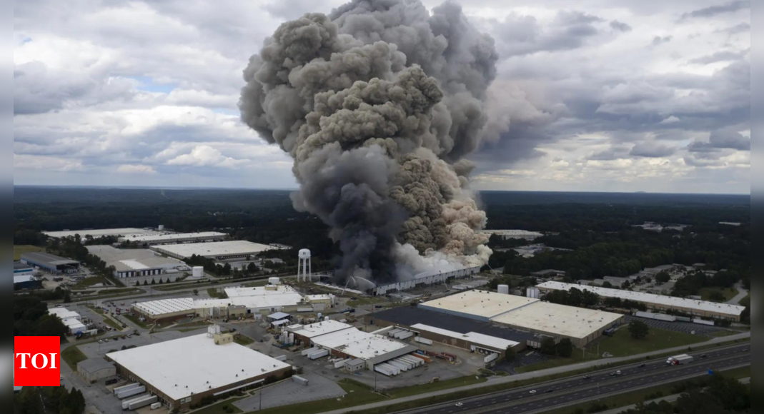 Over 90,000 Georgia residents sheltering a day after chemical plant fire sent chlorine into the air – Times of India