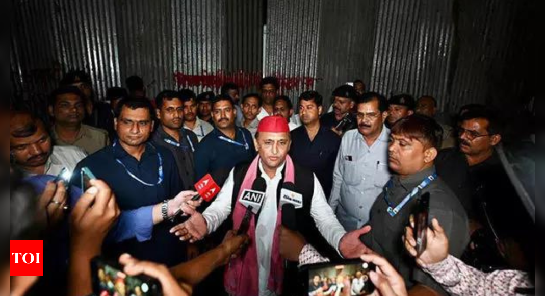 Akhilesh Yadav visits JPNIC in night, slams government for barring entrance with tin sheets | India News