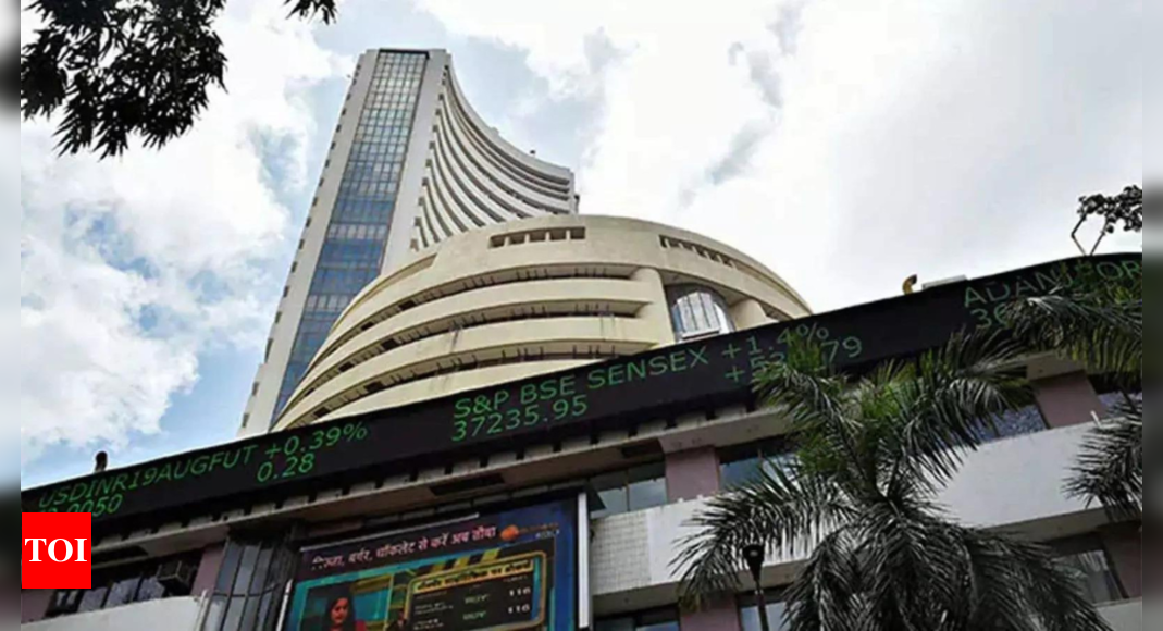 Sensex tanks 931 points, loses all gains made in 3 months