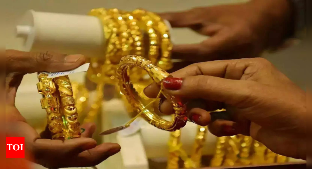 Will high gold price play spoilsport on Dhanteras?