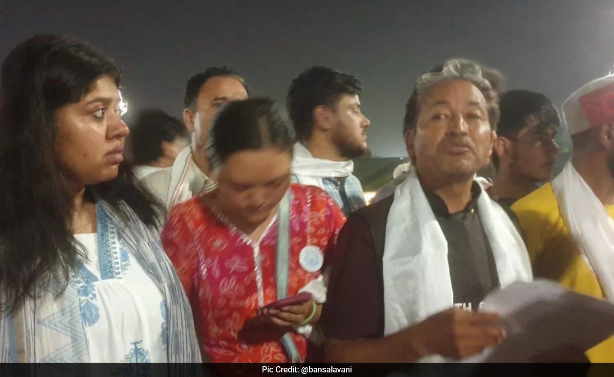 Activist Sonam Wangchuk, Other Ladakhis Taken To Rajghat By Police