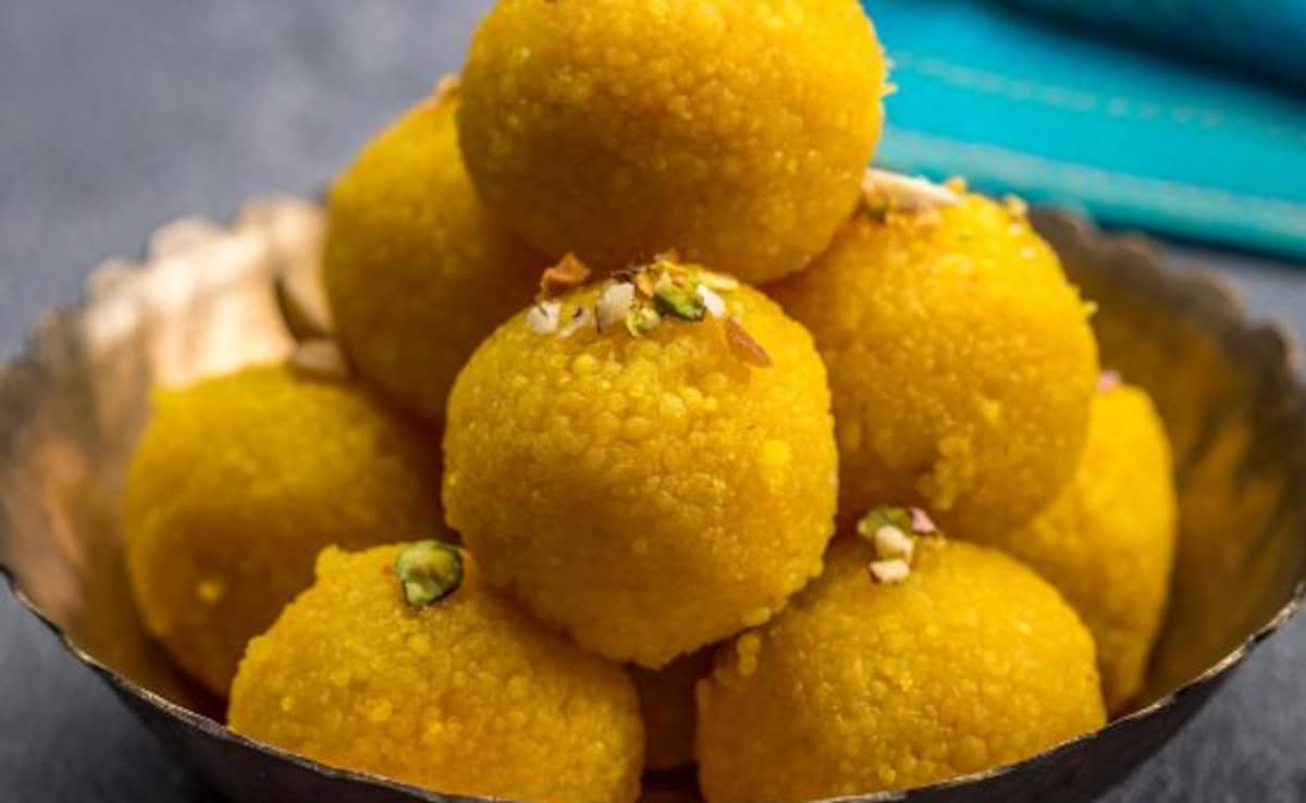 Sweet Seller Makes “Modi Laddu” With This Special Ingredient From Varanasi