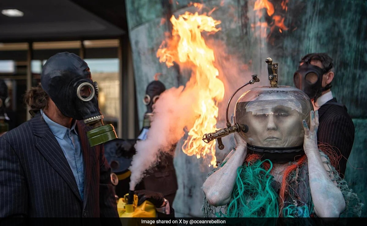 Climate Protesters Pretend To Drown Themselves In Oil In London