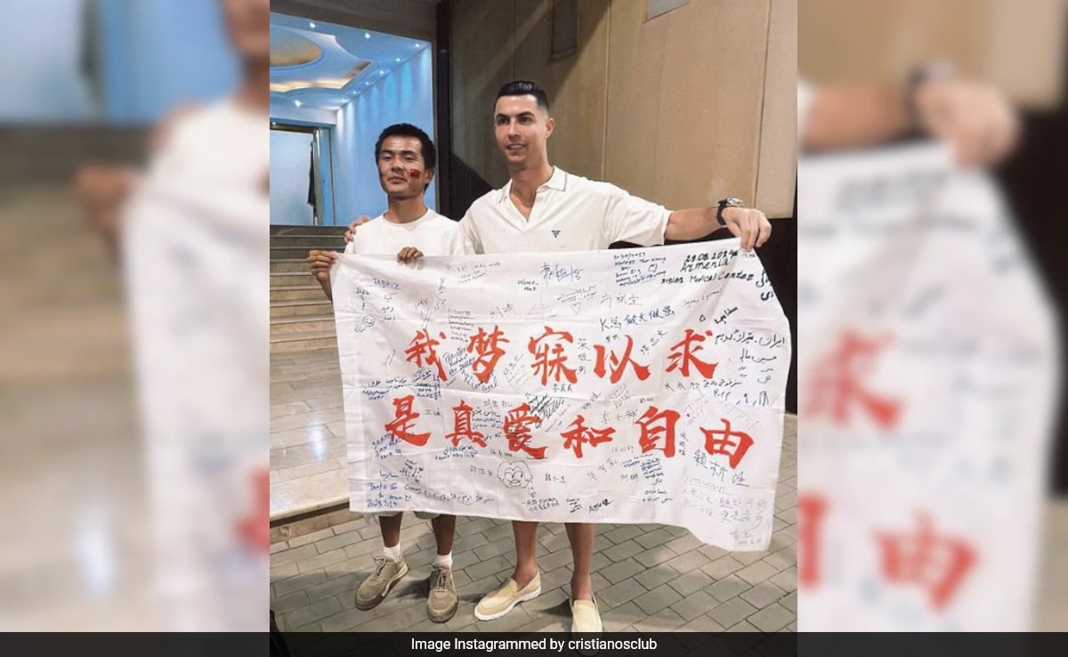 Cristiano Ronaldo's Fan From China Cycles 13,000 km To Meet The Footballer