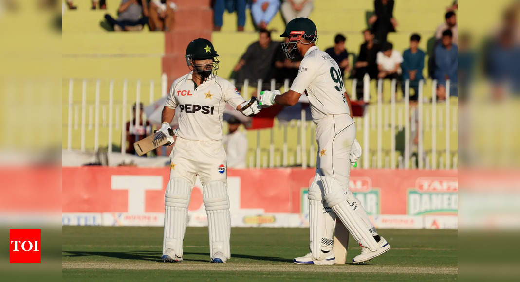 Pakistan 75/3 in 24.3 Overs | Pakistan vs England 3rd Test Live Score: Pakistan to look for better batting performance  - The Times of India