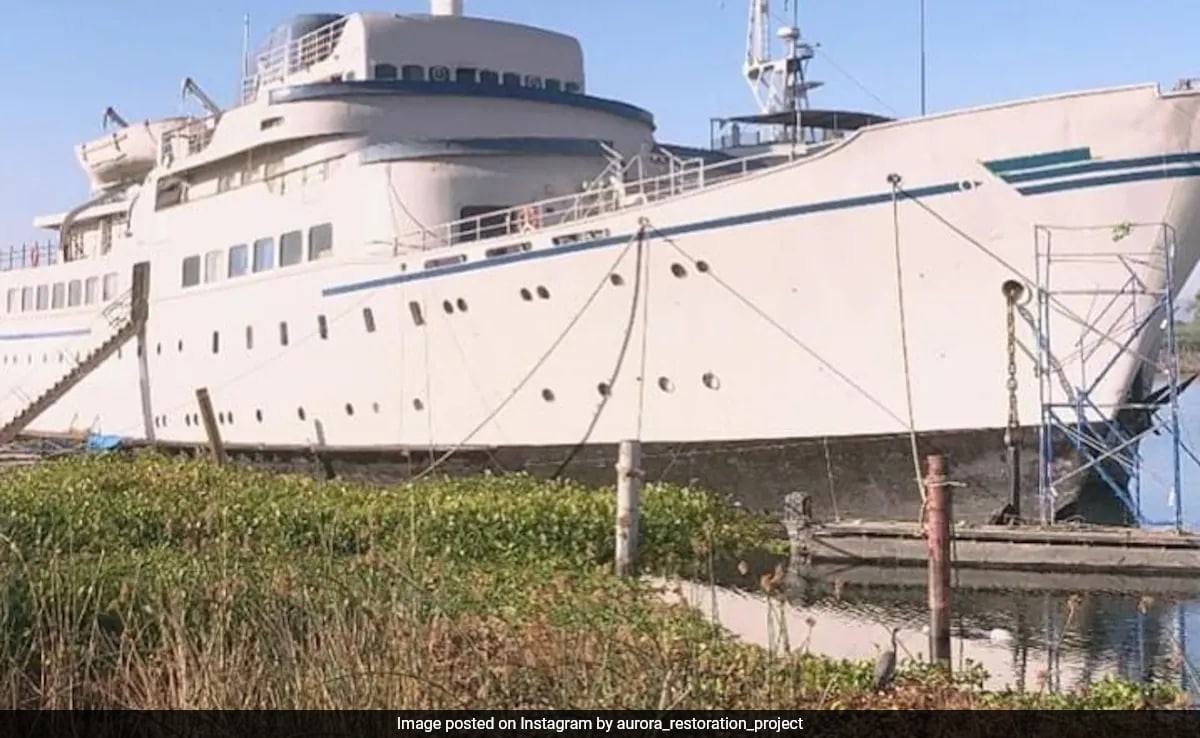 US Man Thought He Could Save A Cruise Ship He Bought. Now It's Sinking