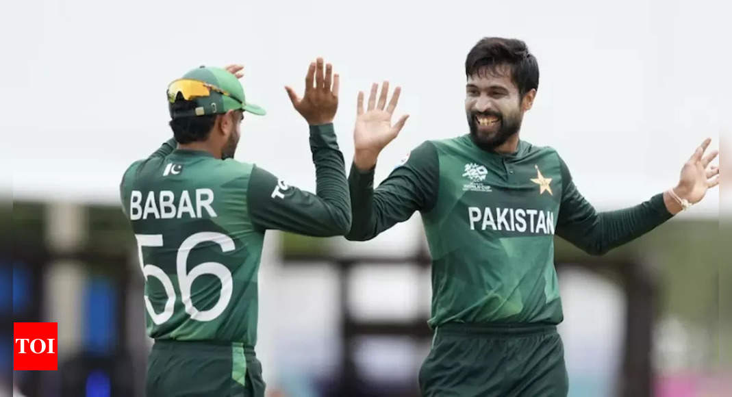 'Yaar ghatia soch khatam karo': Pakistan pacer Mohammad Amir tears into Babar Azam critics | Cricket News – Times of India