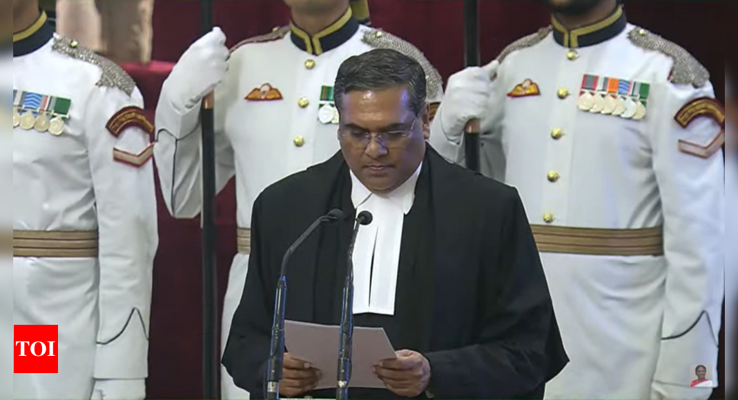 Justice Sanjiv Khanna takes oath as 51st Chief Justice of India | India News