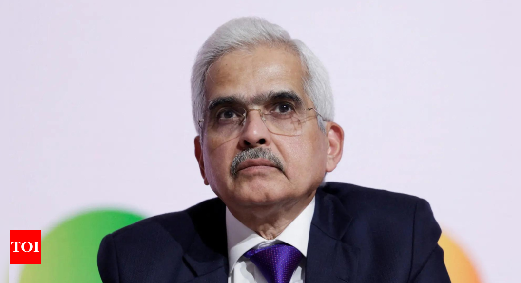 Private banks misreporting complaints as queries: Shaktikanta Das