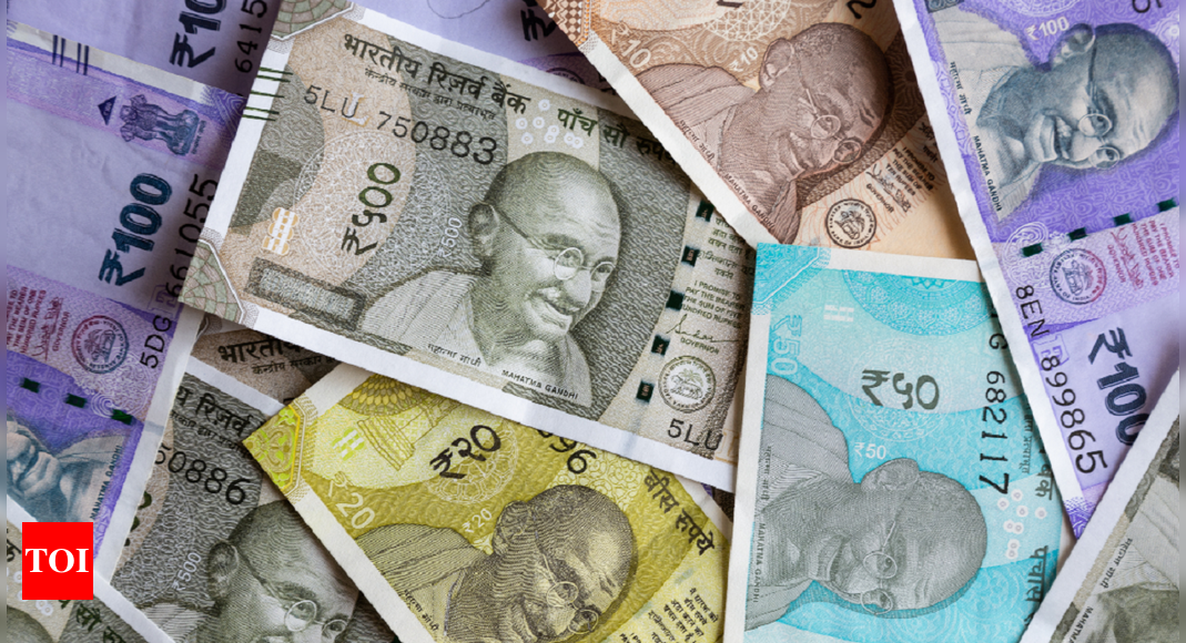 Rupee hits a new low at 84.50 against US dollar