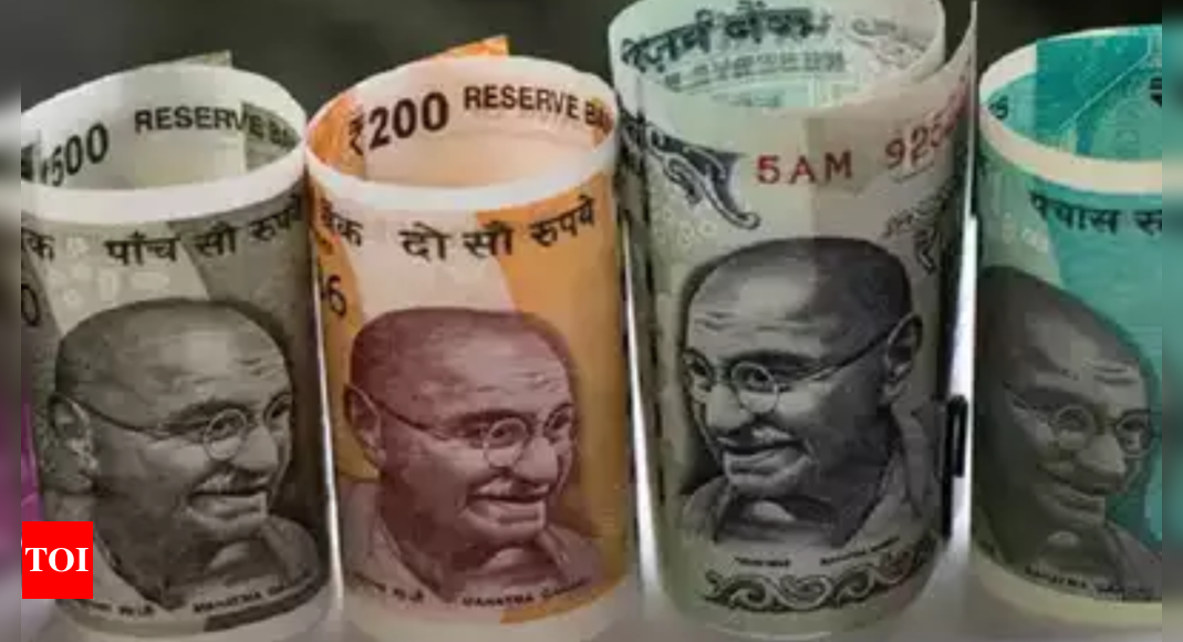 Rupee falls to new low against dollar on foreign fund outflows