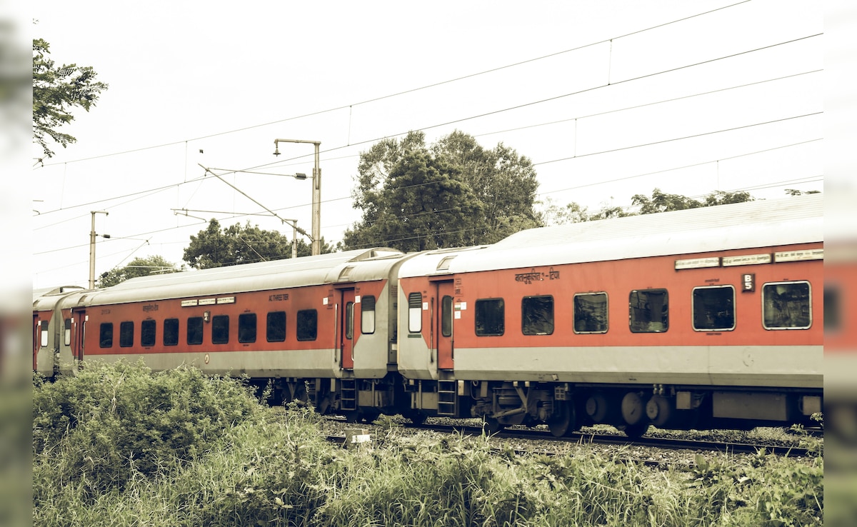 How Often Are Train Blankets Washed? Minister Ashwini Vaishnaw Says…