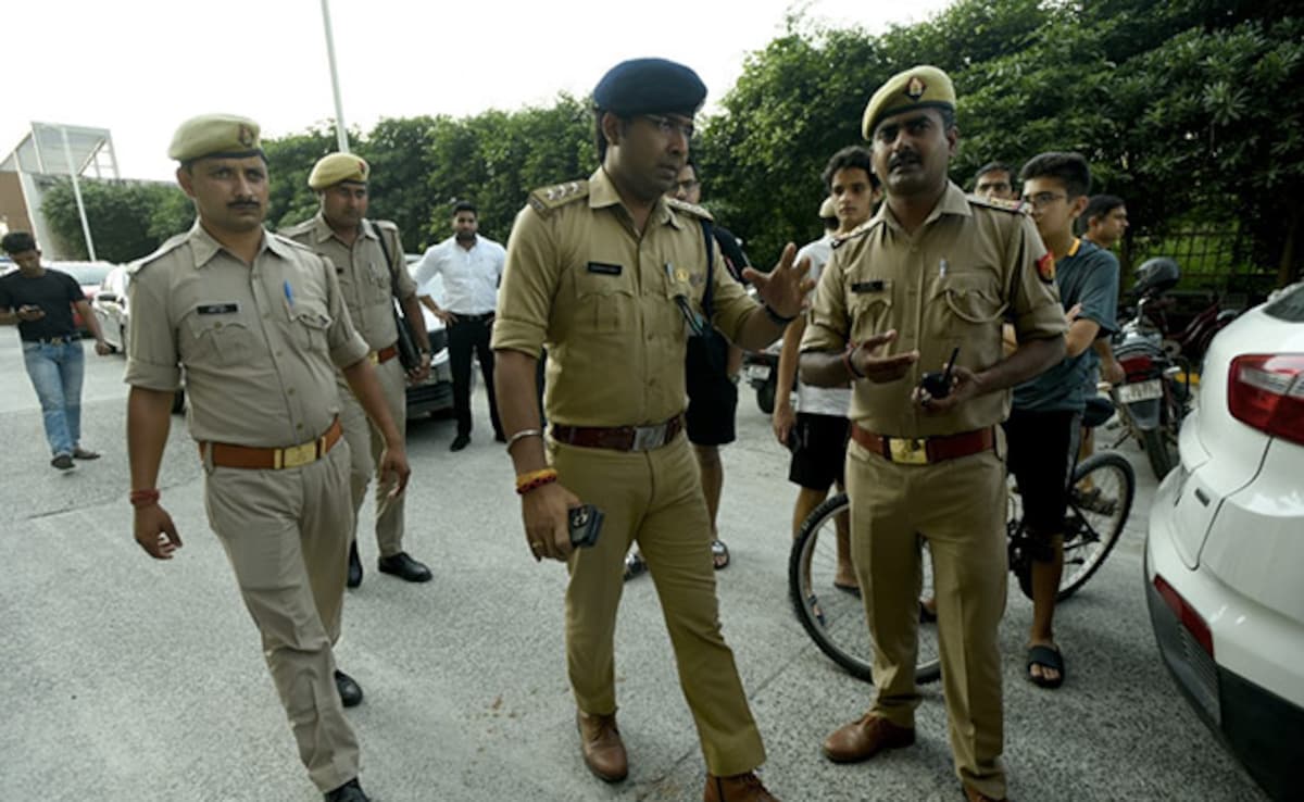 Villagers In Uttar Pradesh Attack Cops Who Came To Arrest A Criminal